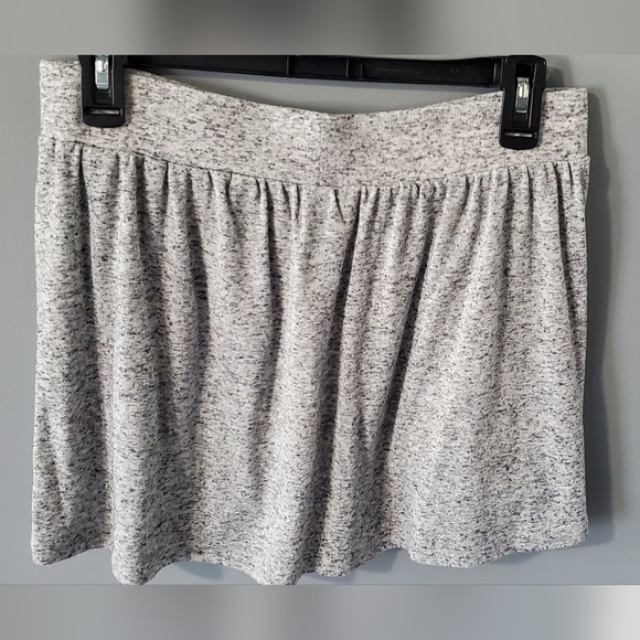 Express Size Small Gray Lightweight Skirt with Pockets - Picture 2 of 5